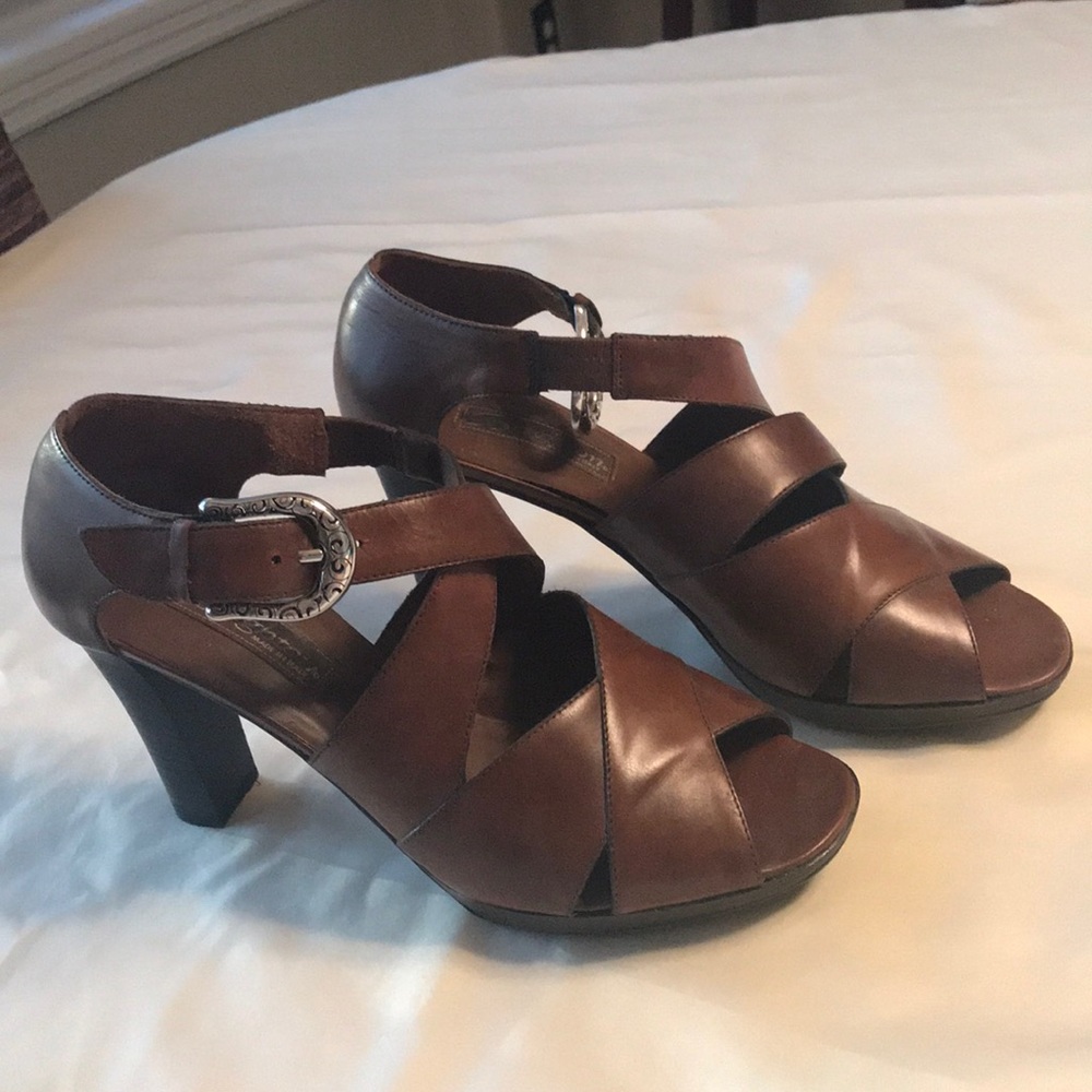 Brighton heels brown